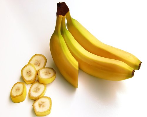 Organic banana slices and whole fruit